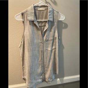 Bella Dahl gray button down tank